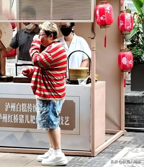 韓紅低調逛地攤被偶遇，休閑打扮引網友熱議